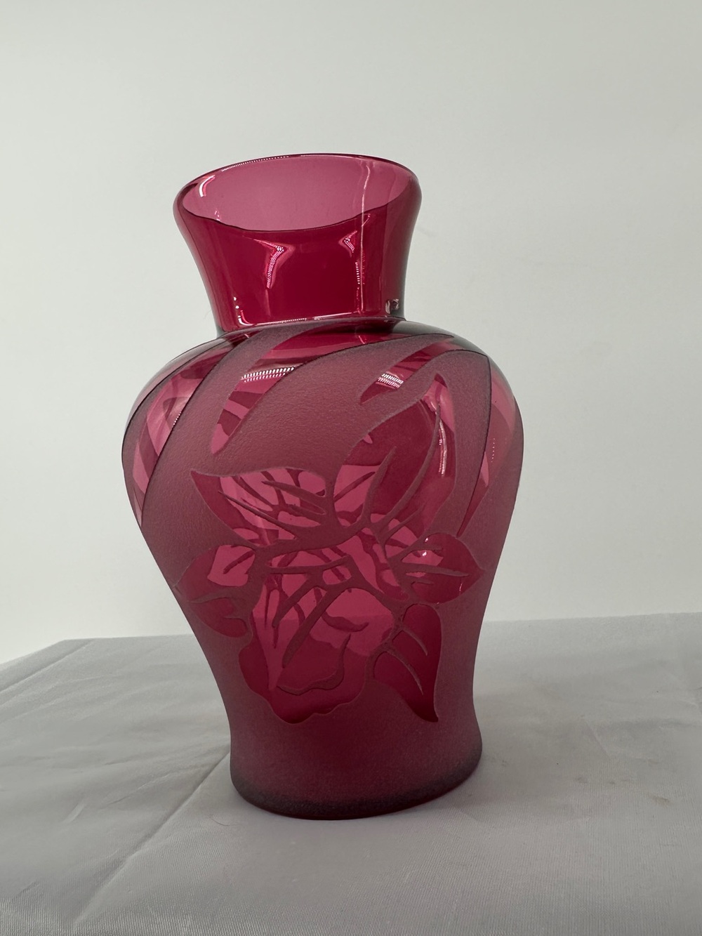 Kelsey Murphy Pilgrim Art Glass Cameo Etched Cranberry Vase